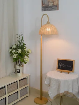 Nappali kanapé széle Retro Nordic Homestay hálószoba tanulmány Log krém stílusú ágy melletti japán rattan állólámpák